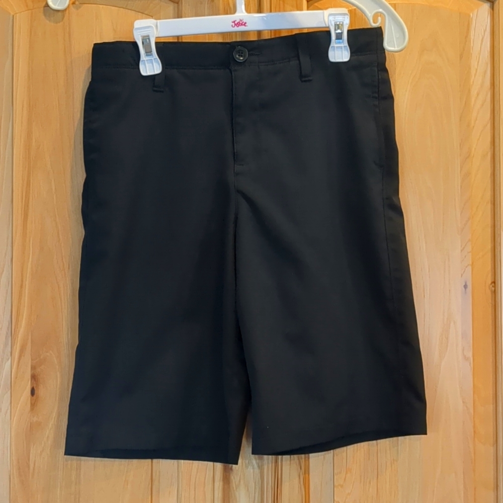 Boys Under Armour Size 14 Black Match Play Golf Shorts